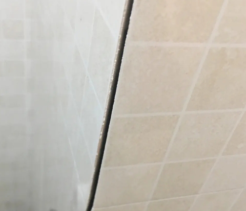 高唐瓷砖空鼓维修公司分享阳台瓷砖脱落的修复过程可以分为以下几个步骤
