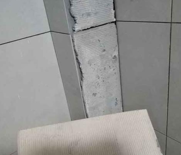 高唐瓷砖空鼓维修公司分享下厨房瓷砖脱落的补救措施。
